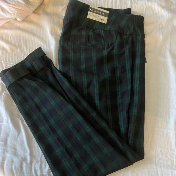 Lord & Taylor Pants - Lord and Taylor plaid pull on business casual pant